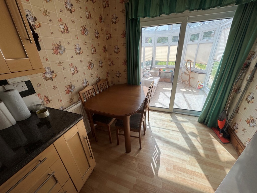 Lot: 131 - THREE-BEDROOM SEMI-DETACHED BUNGALOW WITH PARKING - Dining room area